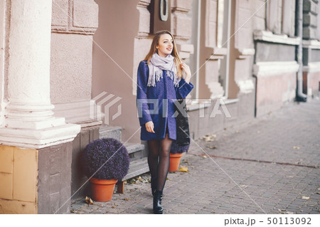 girl with bag 50113092