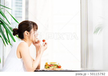 若い女性 美容 食事 若い女性 美容 食事 50115792
