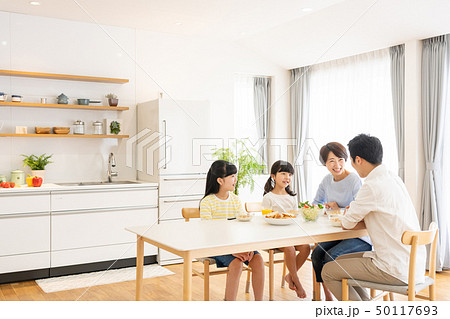 親子 食卓 ファミリーイメージ 親子 食卓 ファミリーイメージ 50117693