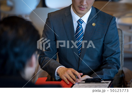 ビジネスマン、弁護士、相談 50125773