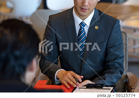 ビジネスマン、弁護士、相談 ビジネスマン、弁護士、相談 50125774