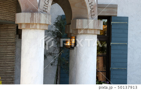 洋館の門灯 50137913