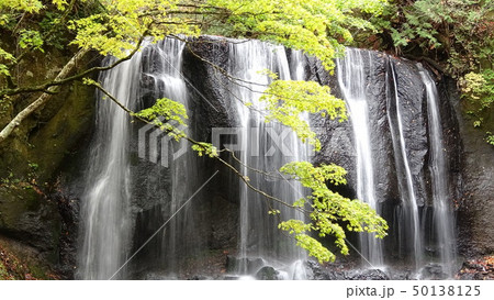 秋の達沢不動滝（福島県・猪苗代町） 50138125
