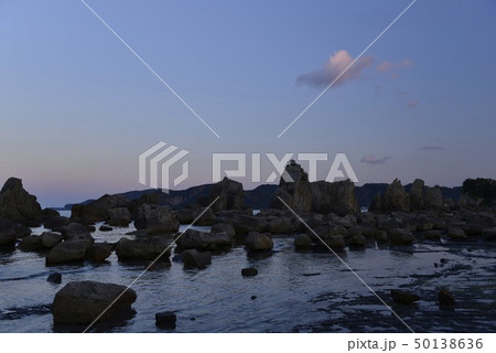 【和歌山県 串本町】橋杭岩の夕景 【和歌山県 串本町】橋杭岩の夕景 50138636