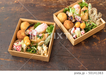 和風の行楽弁当 50141363