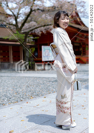 着物を着た女性 50142022