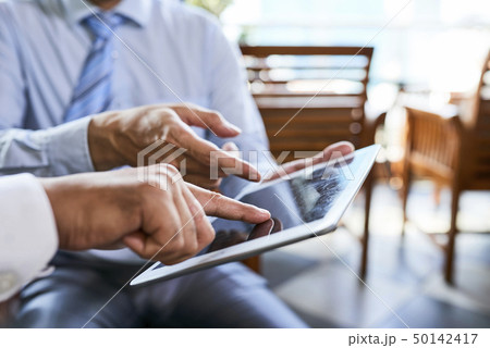 People discusing online presentation 50142417