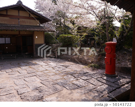 ポストのある風景 50143722