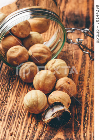 Whole and crushed dried limes on wooden table 50144299