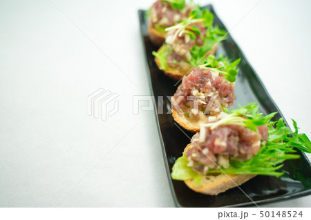 鯵のマリネ載せのオープンサンド 鯵のマリネ載せのオープンサンド 50148524