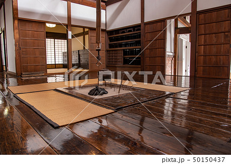 青森県　太宰のふるさと　太宰治記念館　斜陽館の台所　いろり 50150437