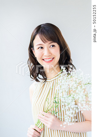 若い女性 若い女性 50152255