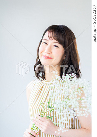若い女性 若い女性 50152257
