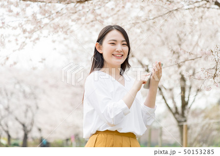 桜 女性 スマートフォン 桜 女性 スマートフォン 50153285