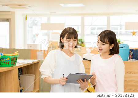 保育園　保育所　託児所　報告　引き継ぎ　 50153323