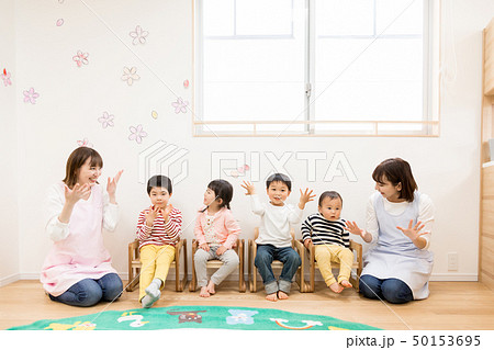 保育園　保育所　託児所　子供　椅子　座る 50153695