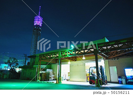 下から眺めた田無タワー(晴れ予報・紫色) 下から眺めた田無タワー(晴れ予報・紫色) 50156211