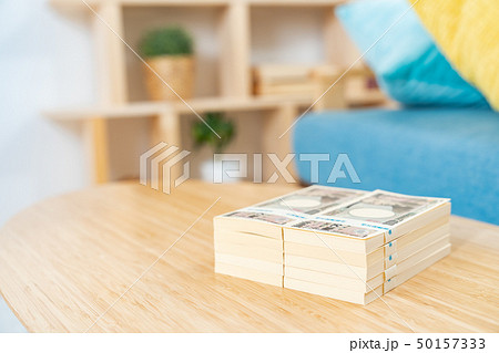 お金　大金　札束　副業　本職　金融　一万円札　1万円札　壱萬円札　日本円　100万円　百万円 50157333