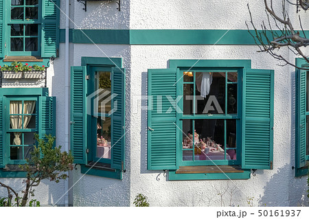 洋館の窓辺 50161937
