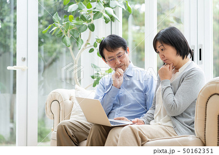 ミドルシニア　夫婦 50162351