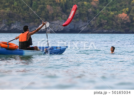 Asian father and daughter are teaching and 50165034