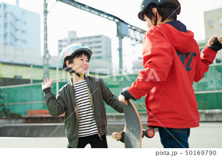 子供　スケートパーク　遊ぶ 50169790