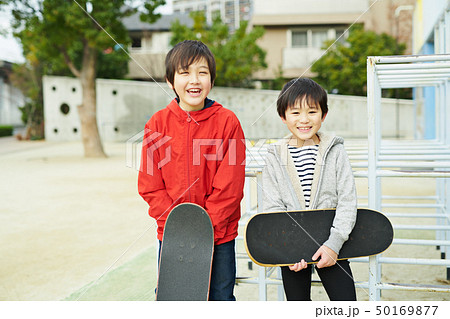子供　スケートボード　ポートレイト 50169877