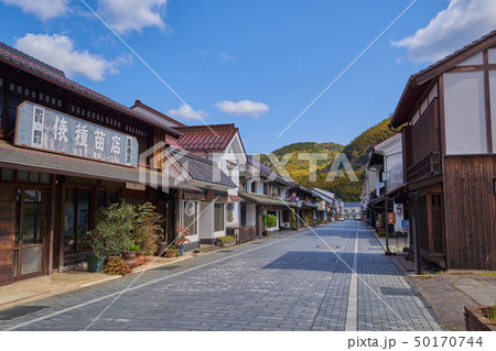 島根(山陰の小京都)の津和野 石畳の本町通り1丁目(北側方面) 50170744