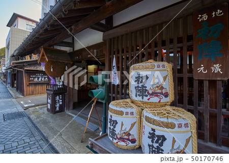 島根(山陰の小京都)の津和野 石畳の本町通り1丁目(北側方面) 50170746