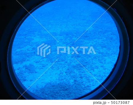 潜水艦の窓から見た海底 50173087