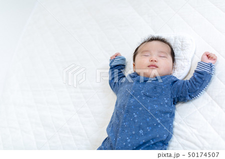 赤ちゃんの寝顔 50174507
