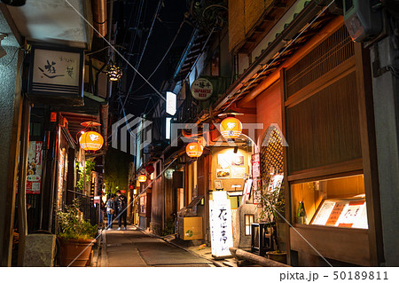 京都府 先斗町 夜の歓楽街の写真素材