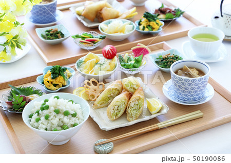 豆ご飯の朝食 50190086