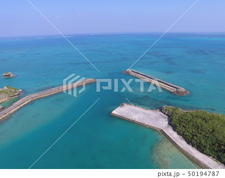 港の風景〜ドローンで空撮（浜比嘉島 比嘉地区／沖縄県うるま市） 50194787