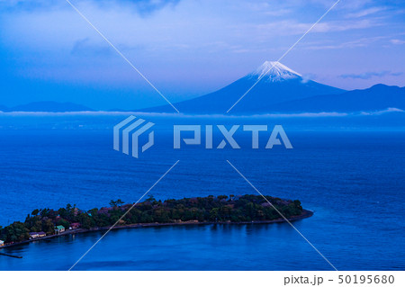 (静岡県)大瀬崎(おせざき)から海越しの富士山 (静岡県)大瀬崎(おせざき)から海越しの富士山 50195680