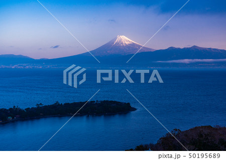 (静岡県)大瀬崎(おせざき)から海越しの富士山 (静岡県)大瀬崎(おせざき)から海越しの富士山 50195689