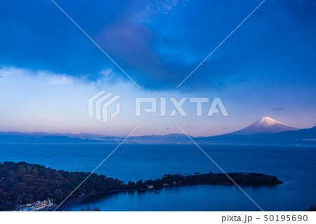 (静岡県)大瀬崎(おせざき)から海越しの富士山 (静岡県)大瀬崎(おせざき)から海越しの富士山 50195690