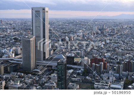 日本の東京都市景観  東京オペラシティタワーなどを望む 日本の東京都市景観  東京オペラシティタワーなどを望む 50196950