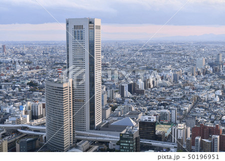 日本の東京都市景観  東京オペラシティタワーなどを望む 50196951
