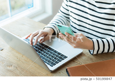 パソコン　インターネット　イメージ　 50199847