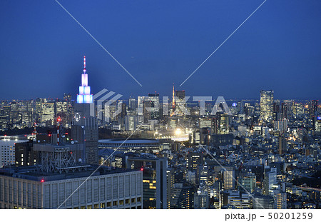 日本の東京都市景観  新国立競技場や東京タワー、六本木ヒルズなどを望む 50201259