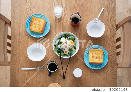 真俯瞰　リビング　朝食 50202143