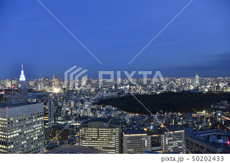 日本の東京都市景観  新国立競技場や東京タワー、六本木ヒルズ、渋谷などを望む 50202433