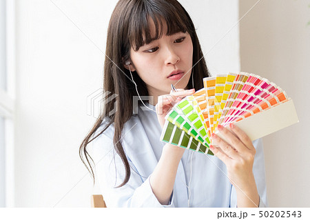 カラーコーディネーター　資格　勉強　女性 50202543