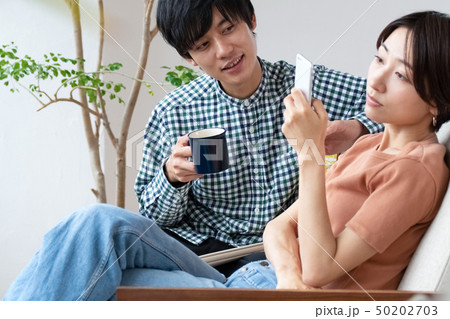 カップル　ソファ 50202703