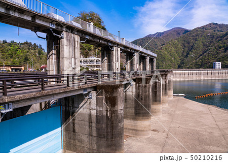 東京都 新緑の奥多摩湖 小河内ダム 余水吐水門の写真素材