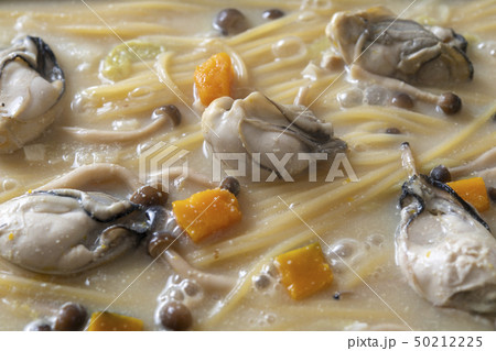 牡蠣とカボチャのクリームパスタ 50212225