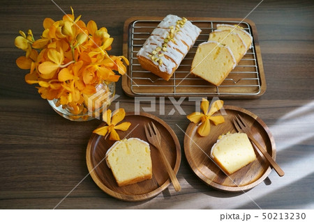 レモンやライムを使ったパウンドケーキ、バターケーキ、ウィークエンドシトロン レモンやライムを使ったパウンドケーキ、バターケーキ、ウィークエンドシトロン 50213230