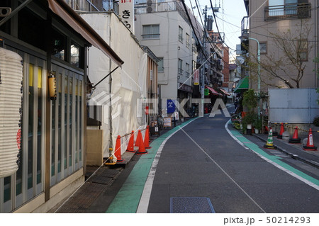 渋谷　神泉駅近くの商店街　神泉仲通り 50214293