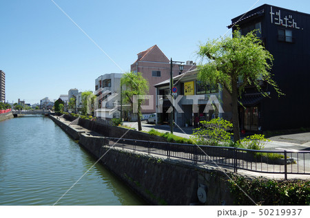 堀川(京橋川)沿いの街並み風景 … 島根県 松江市 天候:快晴 堀川(京橋川)沿いの街並み風景 … 島根県 松江市 天候:快晴 50219937
